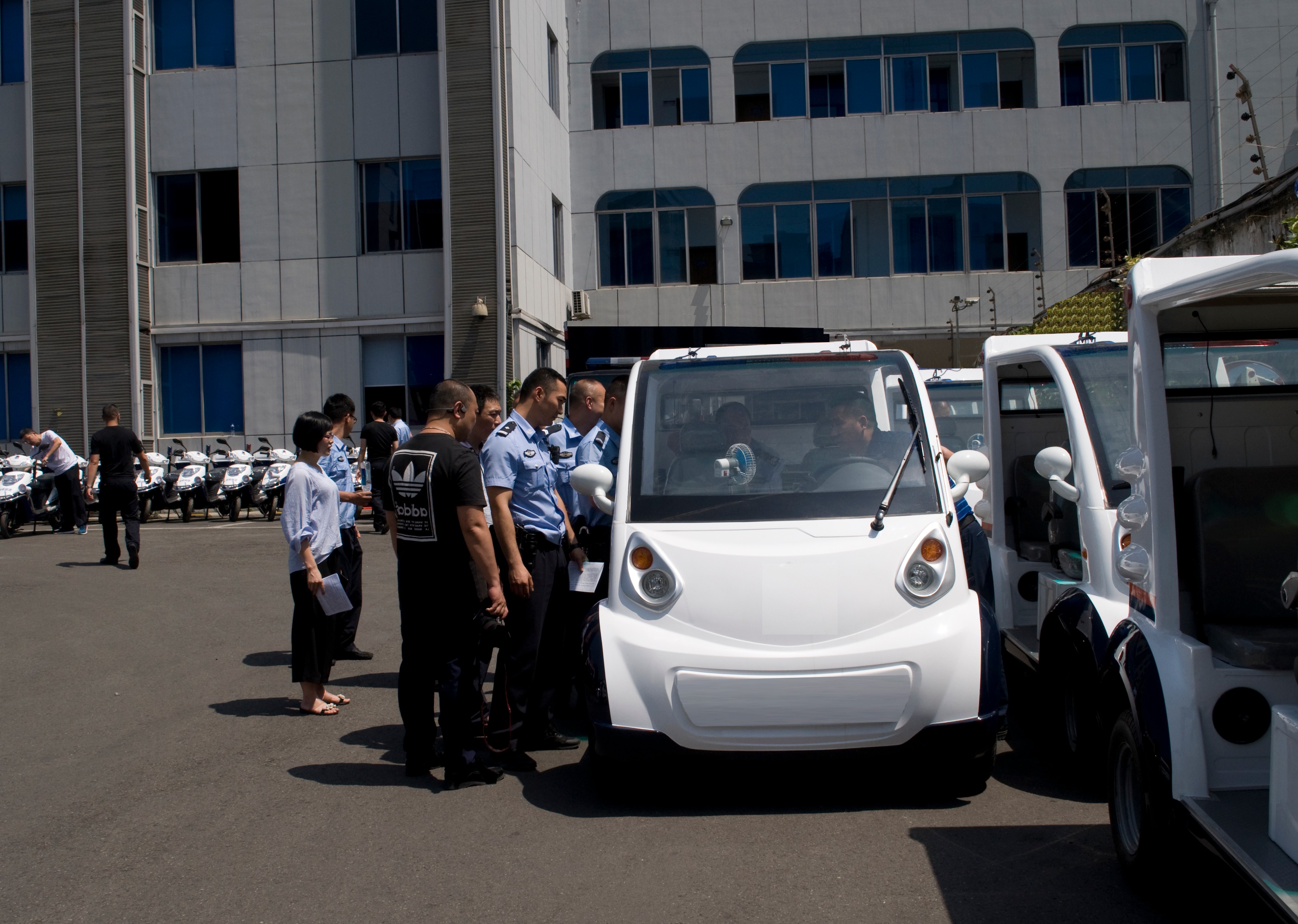專業(yè)電動巡邏車、電動觀光車制造商